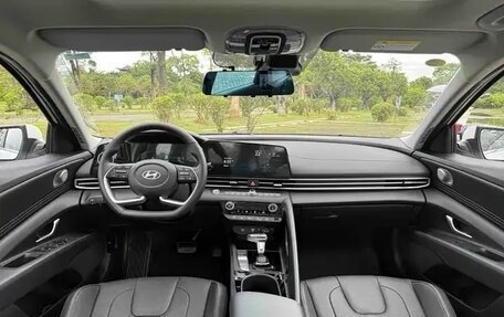 Hyundai Elantra, 2023 год, 1 740 000 рублей, 10 фотография
