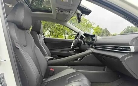 Hyundai Elantra, 2023 год, 1 740 000 рублей, 11 фотография