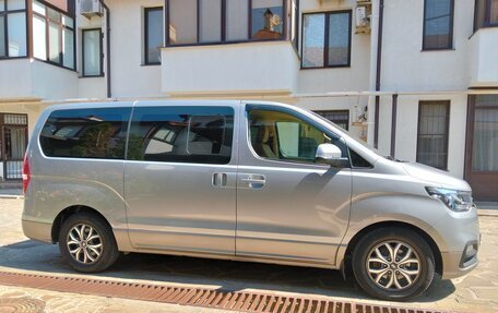 Hyundai H-1 II рестайлинг, 2020 год, 3 850 рублей, 4 фотография