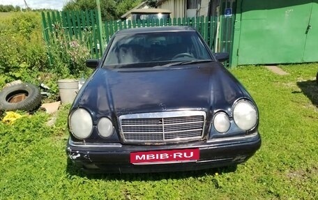 Mercedes-Benz E-Класс, 1996 год, 300 000 рублей, 1 фотография