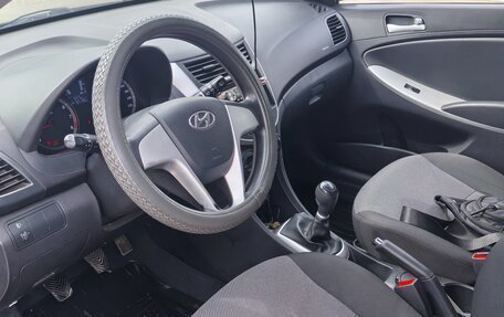Hyundai Solaris II рестайлинг, 2012 год, 720 000 рублей, 8 фотография