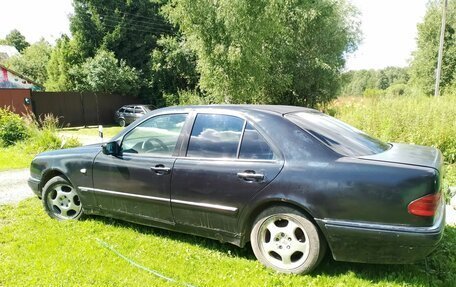 Mercedes-Benz E-Класс, 1996 год, 300 000 рублей, 2 фотография