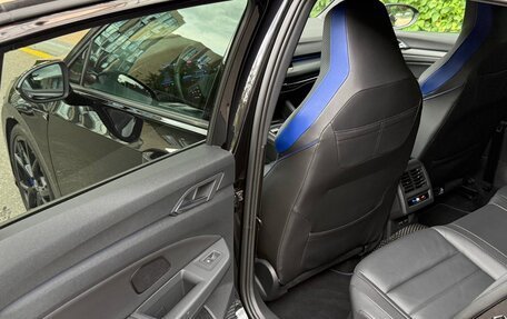 Volkswagen Golf R, 2022 год, 5 900 000 рублей, 30 фотография