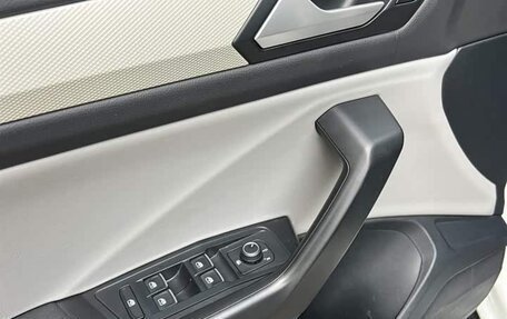 Volkswagen T-Roc I, 2023 год, 1 485 111 рублей, 17 фотография
