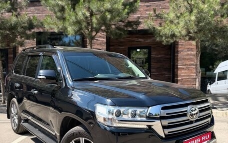 Toyota Land Cruiser 200, 2017 год, 10 700 000 рублей, 1 фотография