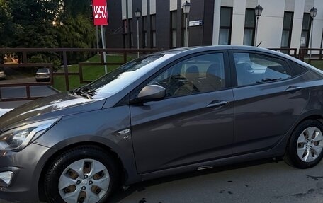 Hyundai Solaris II рестайлинг, 2015 год, 750 000 рублей, 1 фотография