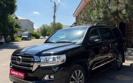 Toyota Land Cruiser 200, 2017 год, 10 700 000 рублей, 2 фотография