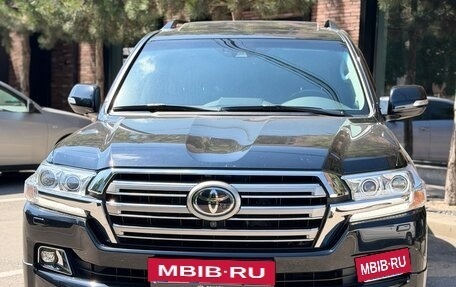Toyota Land Cruiser 200, 2017 год, 10 700 000 рублей, 3 фотография