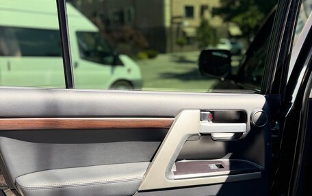 Toyota Land Cruiser 200, 2017 год, 10 700 000 рублей, 18 фотография