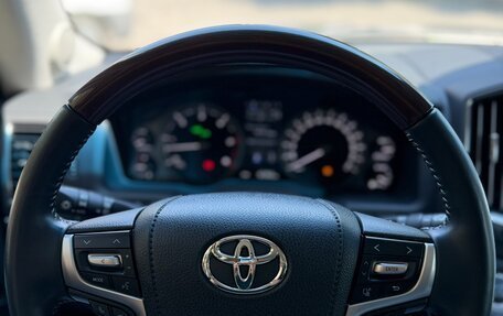 Toyota Land Cruiser 200, 2017 год, 10 700 000 рублей, 20 фотография