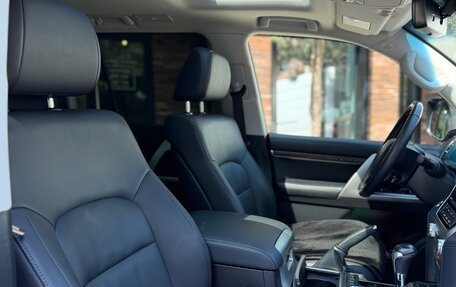 Toyota Land Cruiser 200, 2017 год, 10 700 000 рублей, 15 фотография