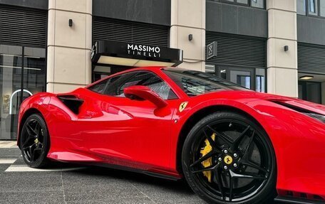 Ferrari F8, 2023 год, 23 000 000 рублей, 4 фотография