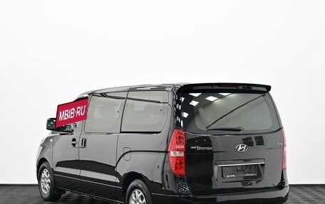 Hyundai Grand Starex Grand Starex I рестайлинг 2, 2013 год, 1 585 000 рублей, 2 фотография