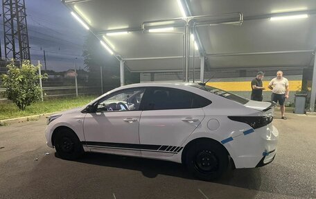 Hyundai Solaris II рестайлинг, 2017 год, 455 000 рублей, 2 фотография
