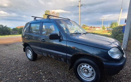 Chevrolet Niva I рестайлинг, 2004 год, 230 000 рублей, 2 фотография