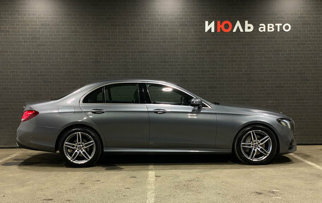 Mercedes-Benz E-Класс, 2019 год, 2 750 000 рублей, 4 фотография