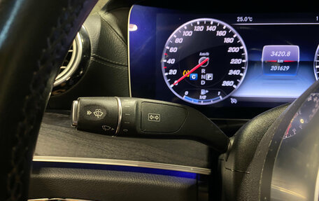 Mercedes-Benz E-Класс, 2019 год, 2 750 000 рублей, 19 фотография