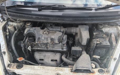 Mitsubishi Colt VI рестайлинг, 2002 год, 260 000 рублей, 17 фотография