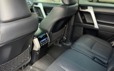 Toyota Land Cruiser Prado 150 рестайлинг 2, 2018 год, 4 560 000 рублей, 25 фотография