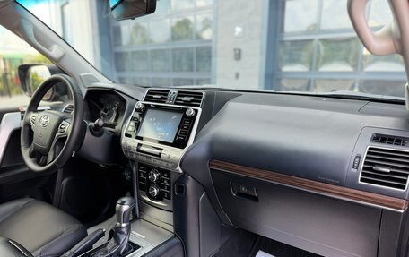 Toyota Land Cruiser Prado 150 рестайлинг 2, 2018 год, 4 560 000 рублей, 30 фотография