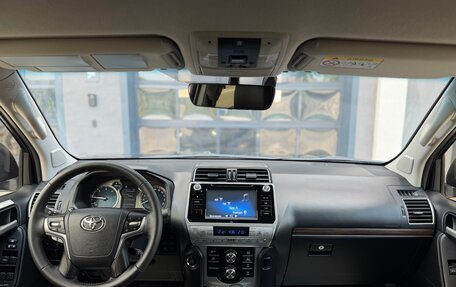 Toyota Land Cruiser Prado 150 рестайлинг 2, 2018 год, 4 560 000 рублей, 31 фотография