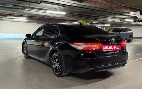 Toyota Camry, 2021 год, 3 880 000 рублей, 4 фотография