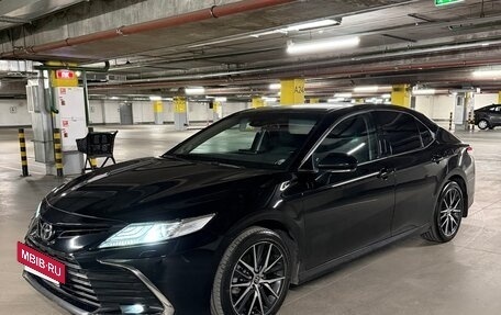 Toyota Camry, 2021 год, 3 880 000 рублей, 2 фотография