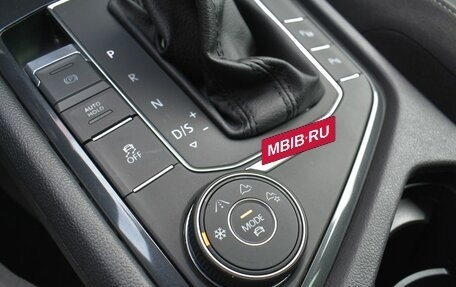 Volkswagen Tiguan II, 2017 год, 2 299 000 рублей, 17 фотография