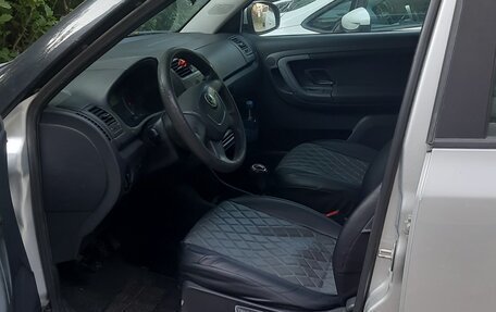 Skoda Fabia II, 2011 год, 450 000 рублей, 10 фотография