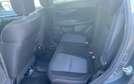 Mitsubishi Outlander III рестайлинг 3, 2019 год, 1 930 000 рублей, 9 фотография