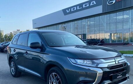 Mitsubishi Outlander III рестайлинг 3, 2019 год, 1 930 000 рублей, 2 фотография