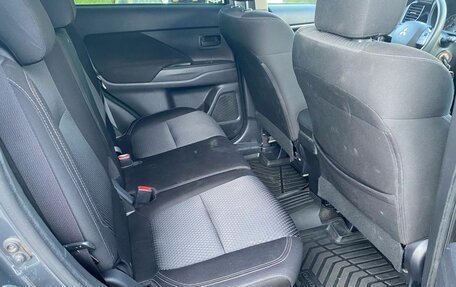 Mitsubishi Outlander III рестайлинг 3, 2019 год, 1 930 000 рублей, 10 фотография