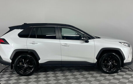 Toyota RAV4, 2021 год, 3 260 000 рублей, 3 фотография