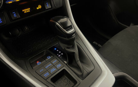 Toyota RAV4, 2021 год, 3 260 000 рублей, 14 фотография