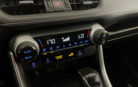 Toyota RAV4, 2021 год, 3 260 000 рублей, 13 фотография