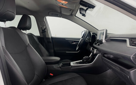 Toyota RAV4, 2021 год, 3 260 000 рублей, 20 фотография