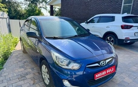 Hyundai Solaris II рестайлинг, 2013 год, 900 000 рублей, 3 фотография