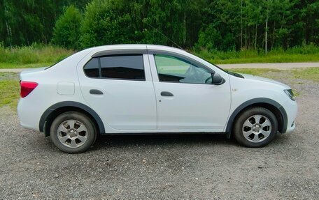 Renault Logan II, 2015 год, 625 000 рублей, 3 фотография