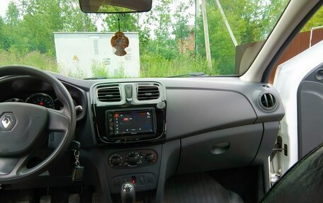Renault Logan II, 2015 год, 625 000 рублей, 8 фотография
