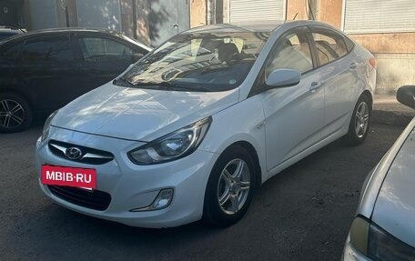 Hyundai Solaris II рестайлинг, 2011 год, 690 000 рублей, 8 фотография