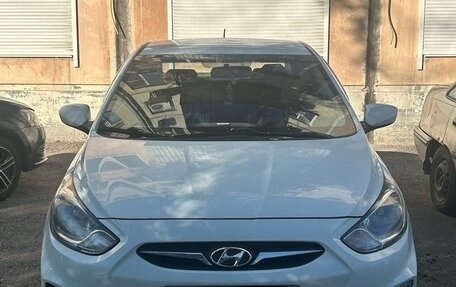 Hyundai Solaris II рестайлинг, 2011 год, 690 000 рублей, 2 фотография