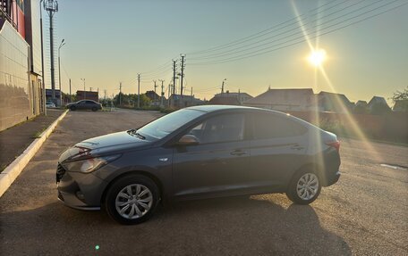 Hyundai Solaris II рестайлинг, 2022 год, 1 590 000 рублей, 6 фотография