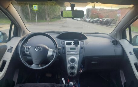 Toyota Yaris III рестайлинг, 2006 год, 400 000 рублей, 4 фотография