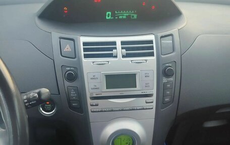 Toyota Yaris III рестайлинг, 2006 год, 400 000 рублей, 5 фотография