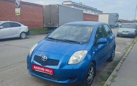 Toyota Yaris III рестайлинг, 2006 год, 400 000 рублей, 2 фотография