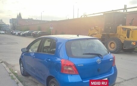Toyota Yaris III рестайлинг, 2006 год, 400 000 рублей, 12 фотография