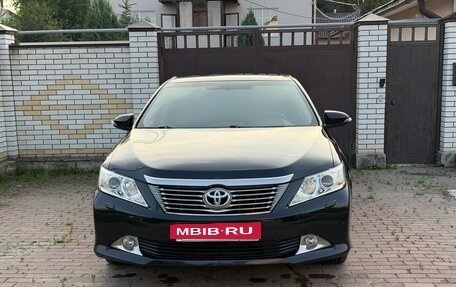 Toyota Camry, 2013 год, 1 690 000 рублей, 2 фотография
