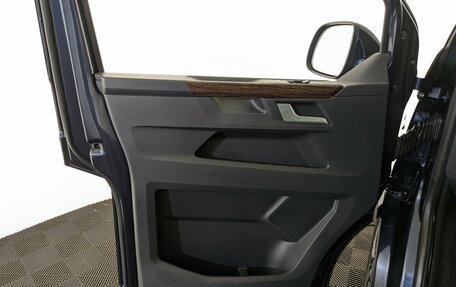 Volkswagen Multivan T6 рестайлинг, 2022 год, 6 500 000 рублей, 20 фотография