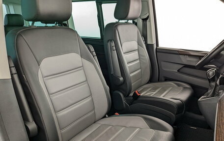 Volkswagen Multivan T6 рестайлинг, 2022 год, 6 500 000 рублей, 25 фотография