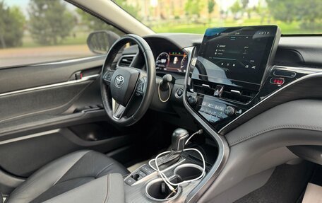 Toyota Camry, 2023 год, 3 200 000 рублей, 9 фотография